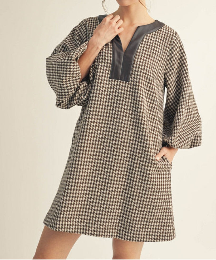 BROWN HOUNDSTOOTH FAUX LEATHER CONTRAST 3/4 BALLOON SLEEVE MINI DRESS