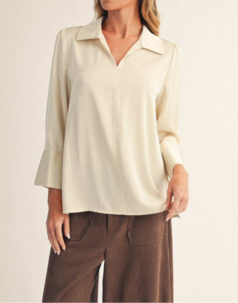 IVORY VNECK 3/4 SLEEVE WITH PEARL BUTTON DETAIL BLOUSE