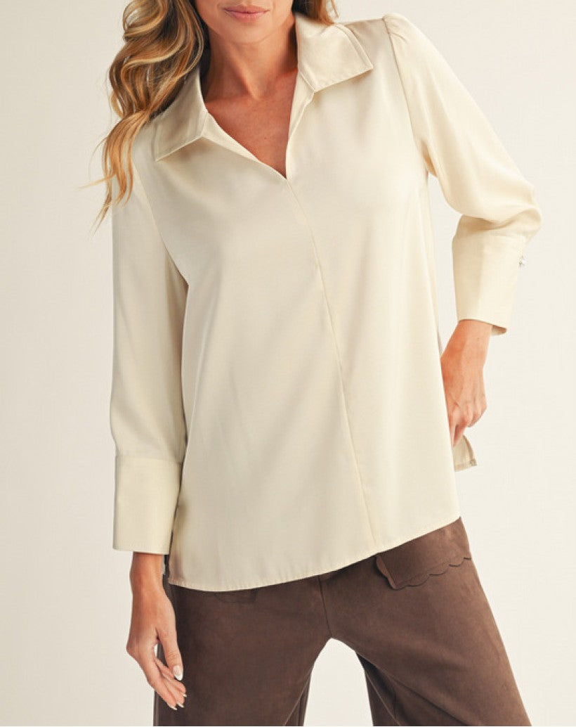 IVORY VNECK 3/4 SLEEVE WITH PEARL BUTTON DETAIL BLOUSE