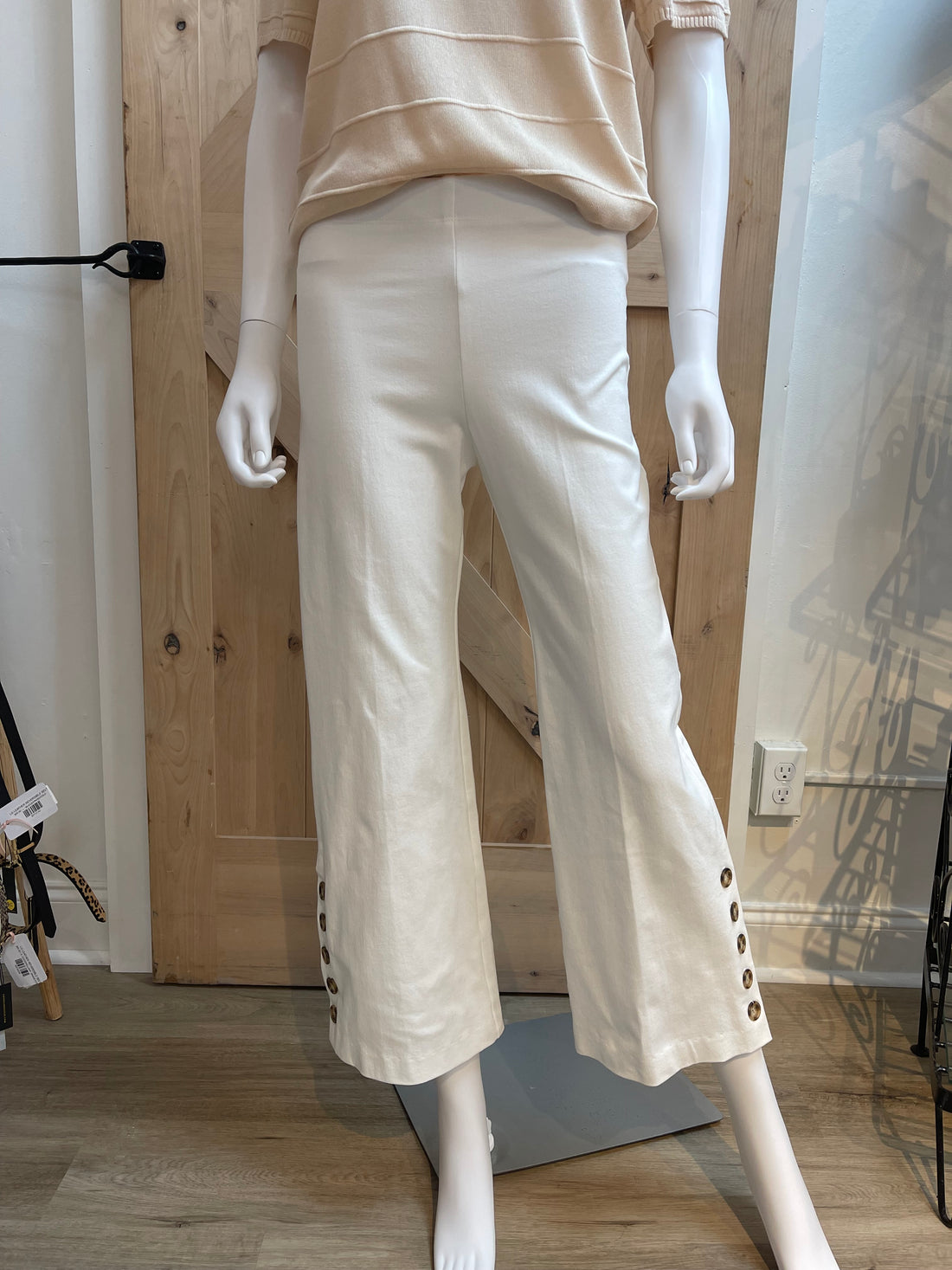 FIFTEEN TWENTY OFF WHITE CROP PANTS W/BUTTON DETAIL