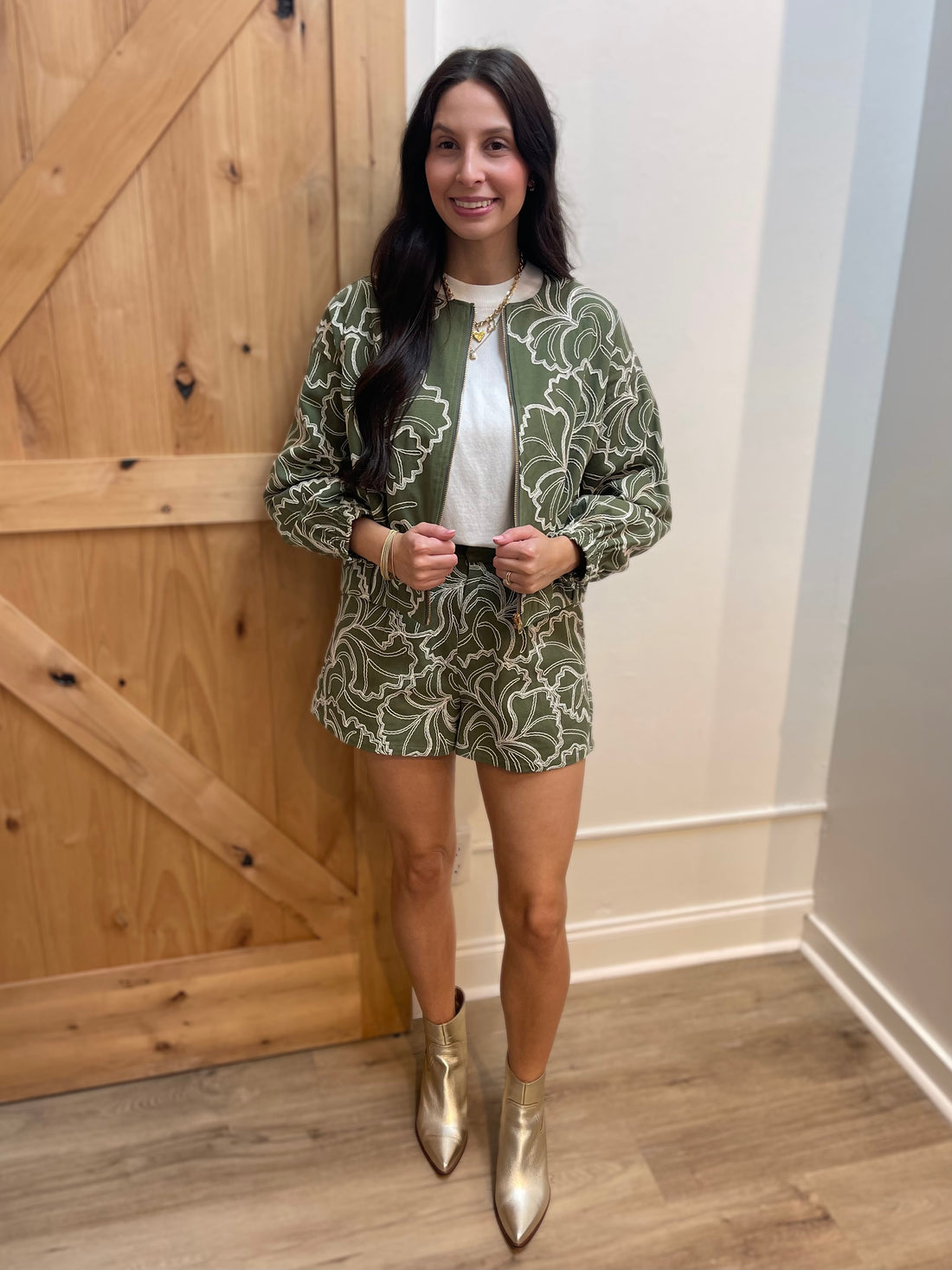OLIVE TEXTURED FLORAL EMBROIDERY ZIP UP CROPPED JACKET