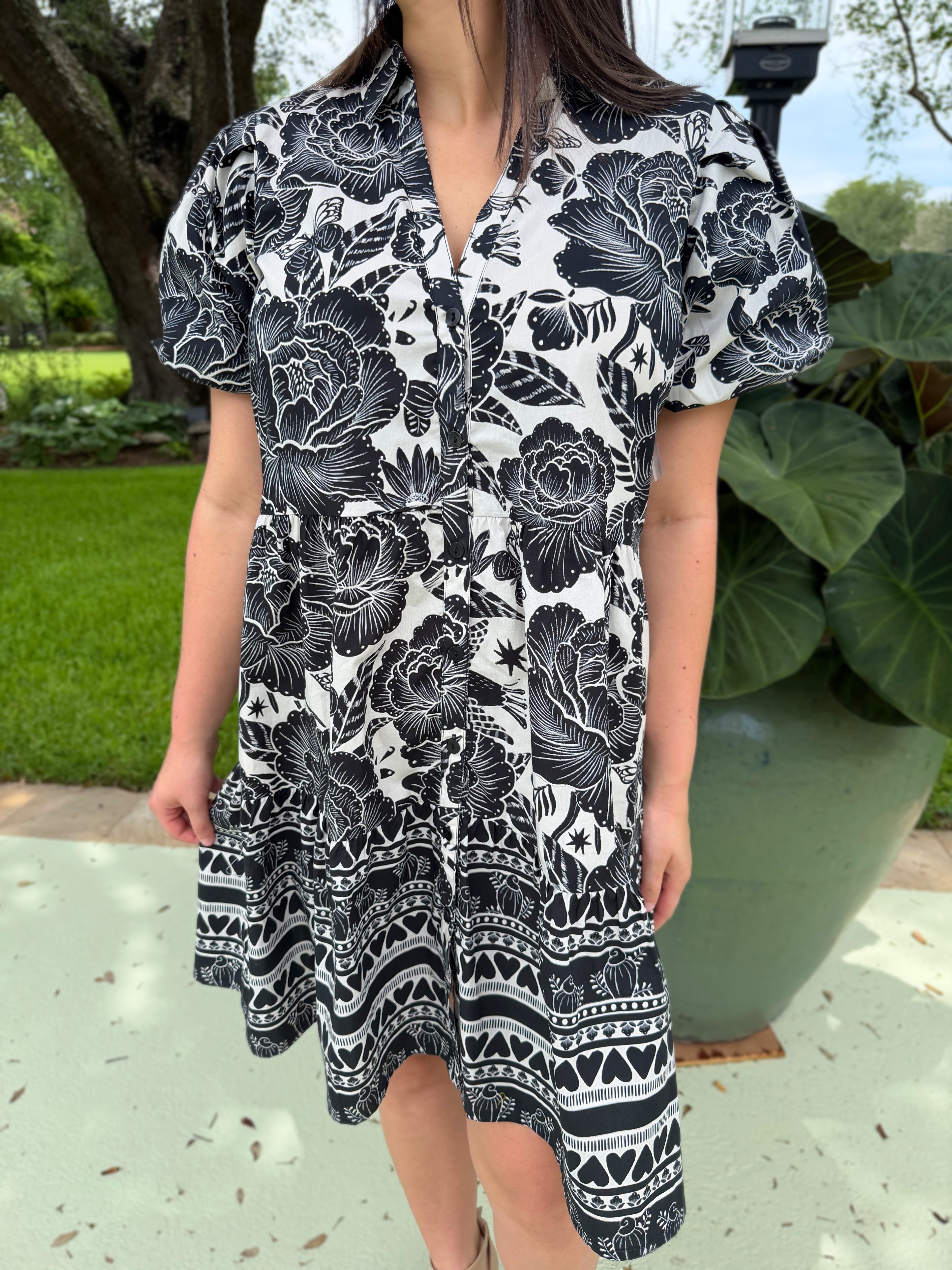 BLACK/WHITE BOHO BLOOM BORDER PRINT BUTTON UP FLOUNCE MINI DRESS