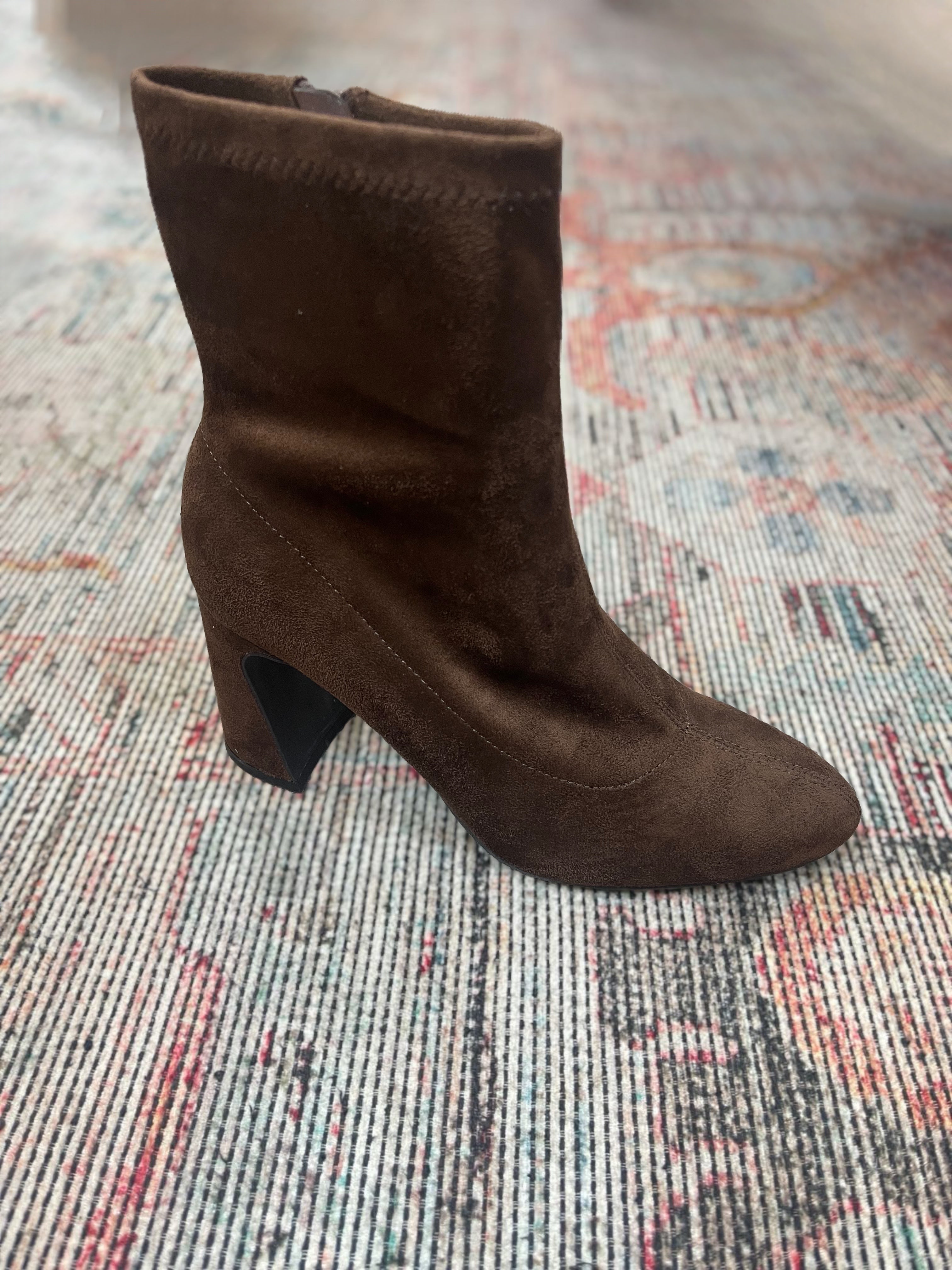 CHOCOLATE BROWN SUEDE THIVA BOOT