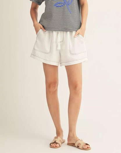 WHITE CRINKLE FABRIC CONTRAST STITCH ELASTIC WAIST SHORTS