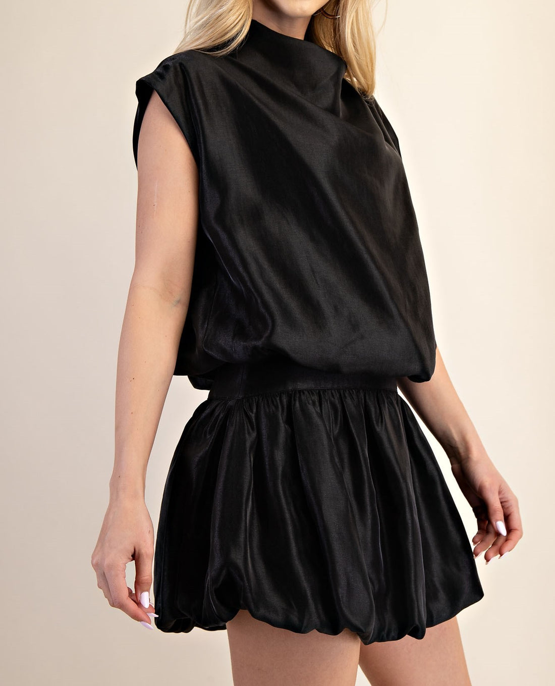 BLACK HIGH NECK BALLOON TOP