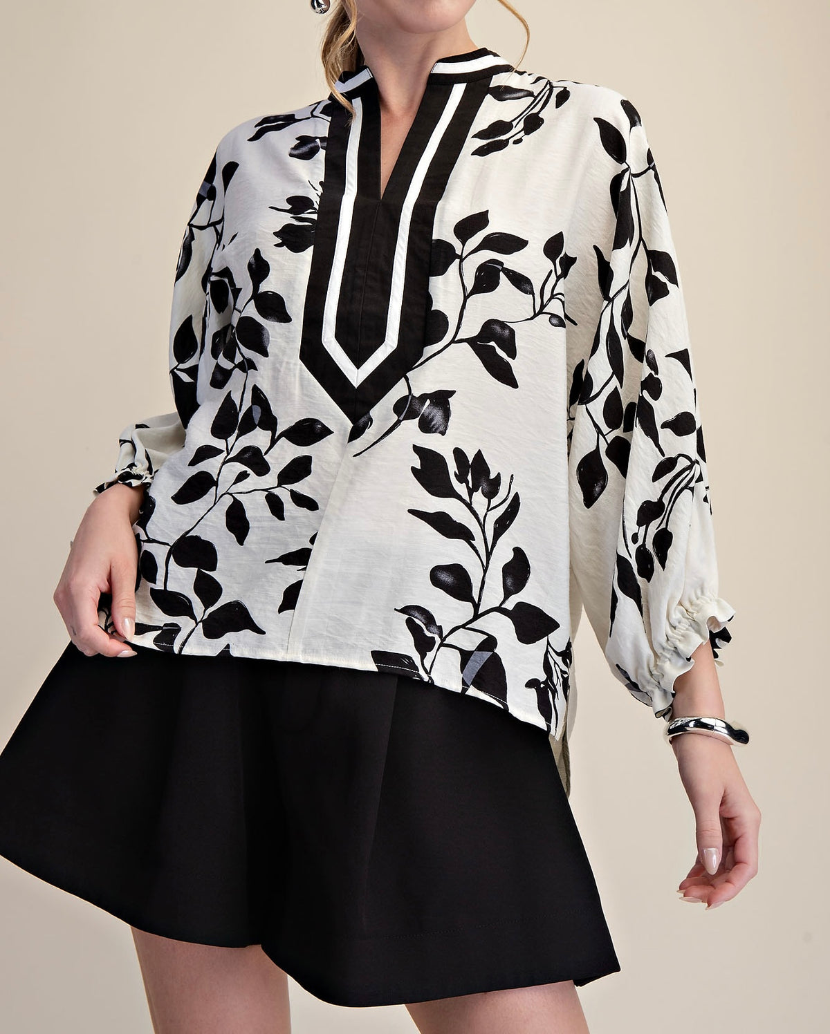 BLACK PRINTED PLACKET TRIM VNECK PEASANT TOP