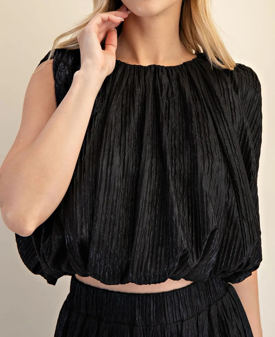 BLACK METALLIC PLEATED SLEEVELESS BUBBLE TOP