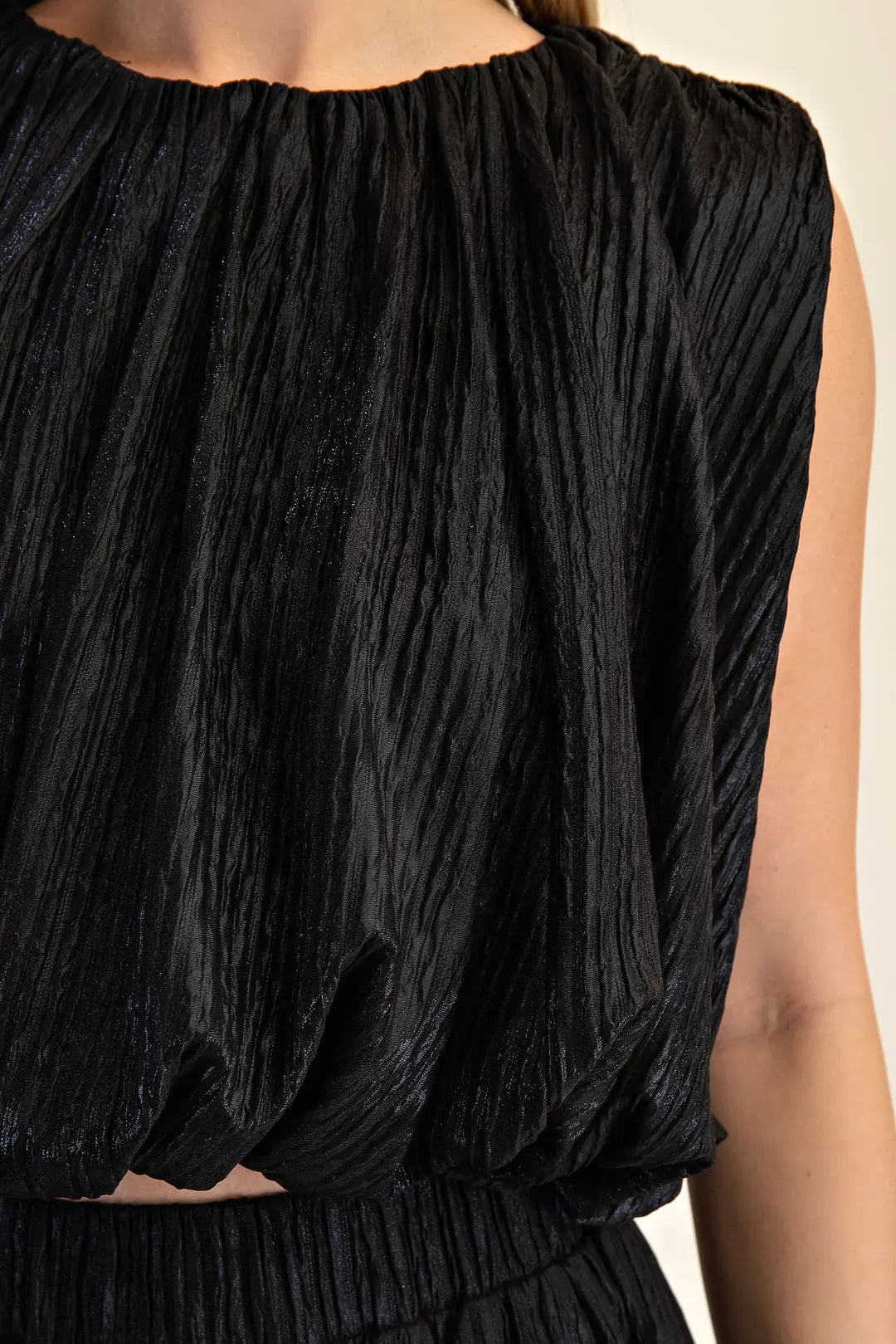 BLACK METALLIC PLEATED SLEEVELESS BUBBLE TOP