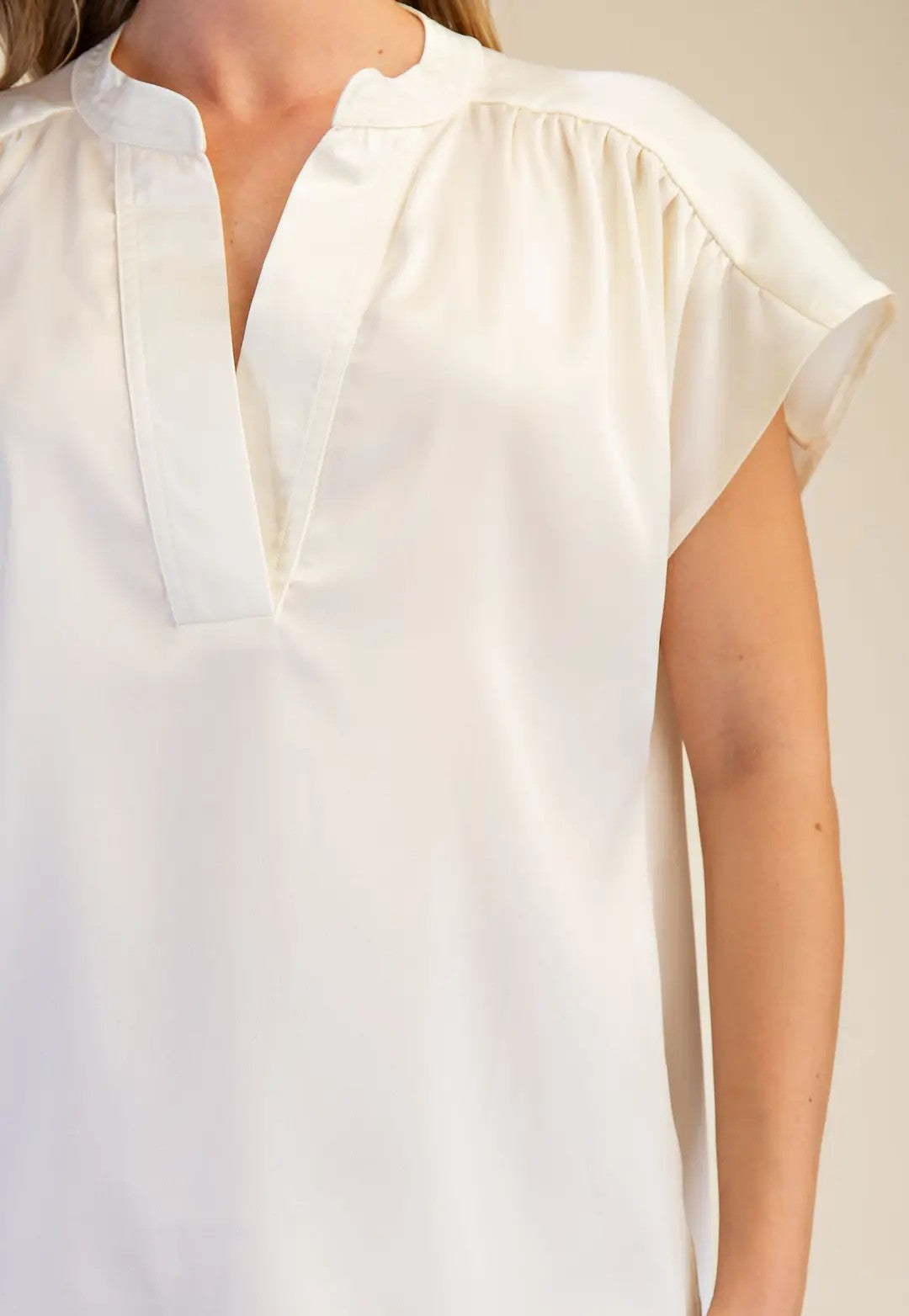 CREAM SATIN VNECK SHORT GATHERED CAP SLEEVE TOP
