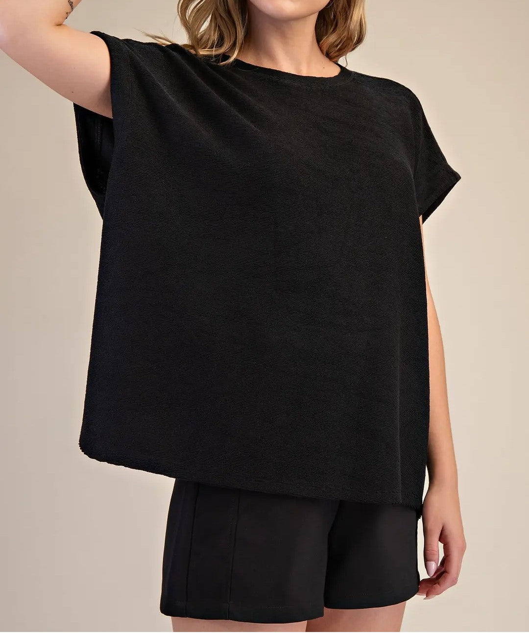 BLACK SOFT BRUSH FABRIC SHORT SLEEVE TOP