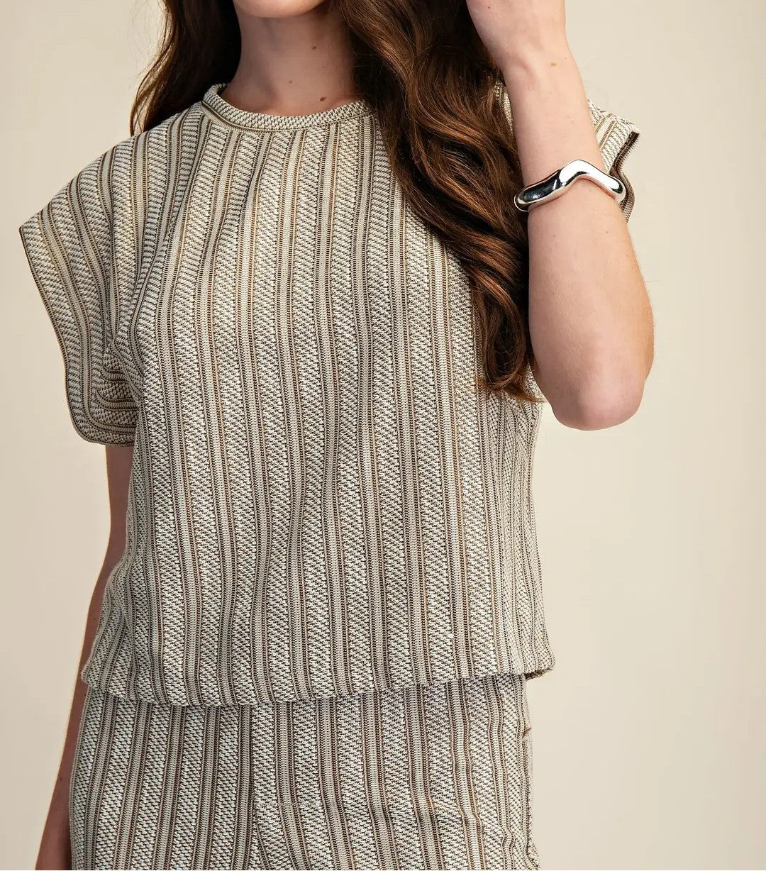 TAUPE VERTICAL RIBBED TEXTURED SHORT SLEEVE KNIT TOP