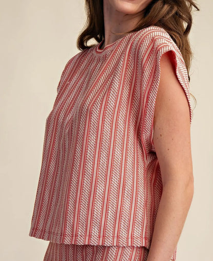 RED VERTICAL RIBBED TEXTURED SHORT SLEEVE KNIT TOP