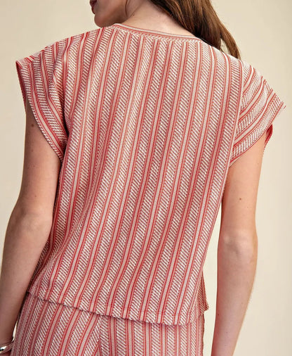 RED VERTICAL RIBBED TEXTURED SHORT SLEEVE KNIT TOP
