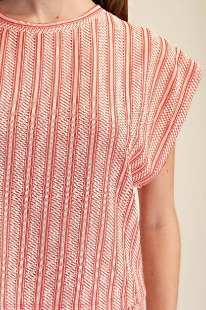 RED VERTICAL RIBBED TEXTURED SHORT SLEEVE KNIT TOP