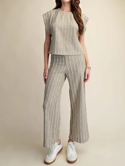 TAUPE VERTICAL RIBBED TEXTURED SHORT SLEEVE KNIT TOP