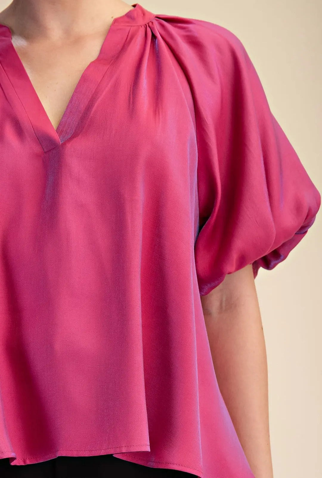 FUCHSIA VNECK SHORT BUBBLE SLEEVE HIGH LOW TOP
