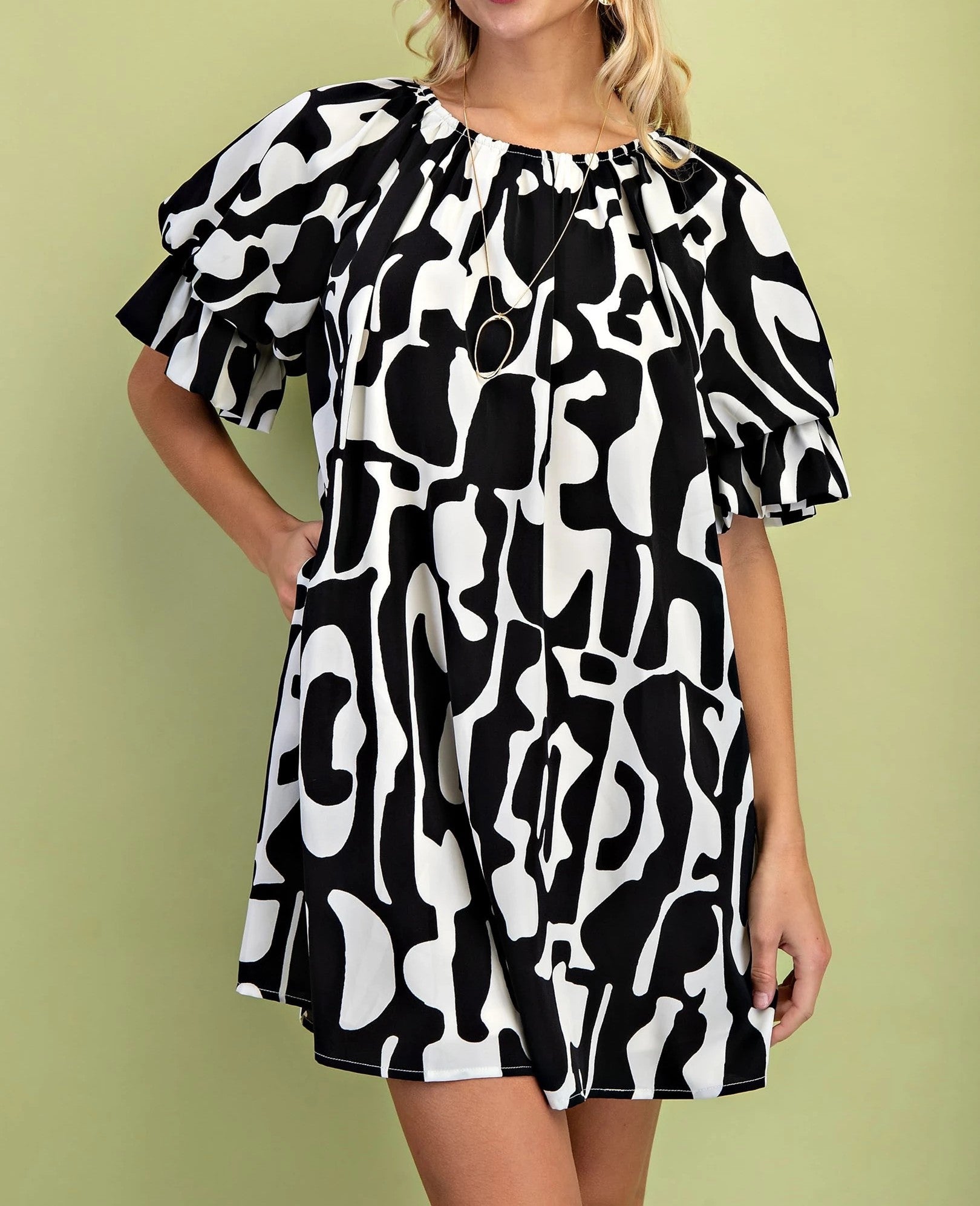 BLACK GEOMETRIC GATHERED SLEEVE LOOSE FIT MINI DRESS