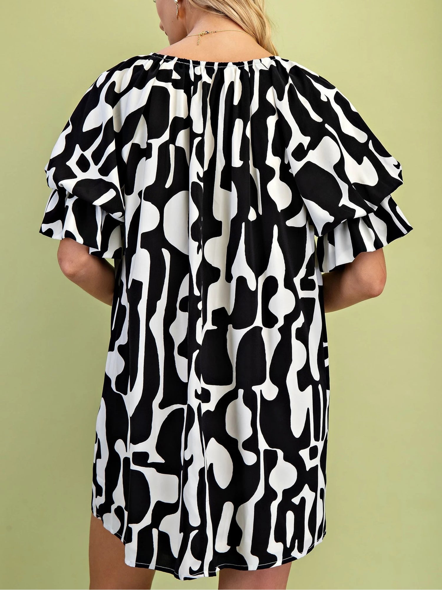 BLACK GEOMETRIC GATHERED SLEEVE LOOSE FIT MINI DRESS