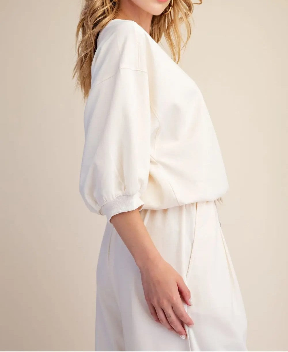 IVORY ROUND NECK BUBBLE SLEEVE TOP