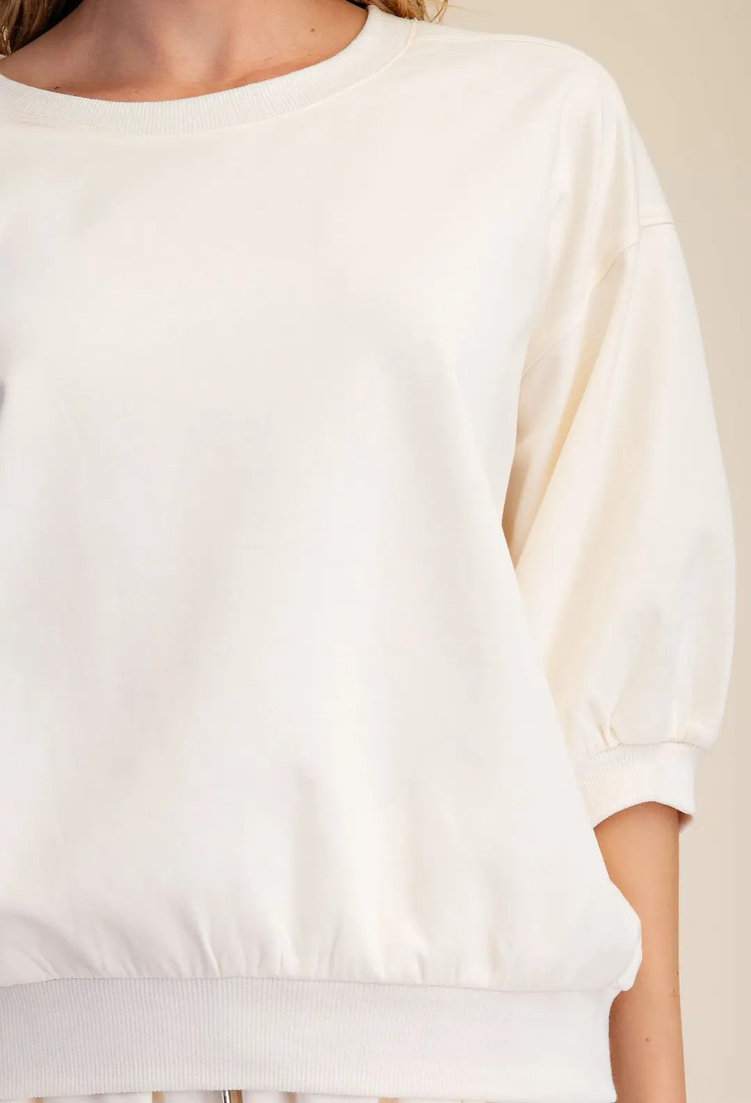 IVORY ROUND NECK BUBBLE SLEEVE TOP
