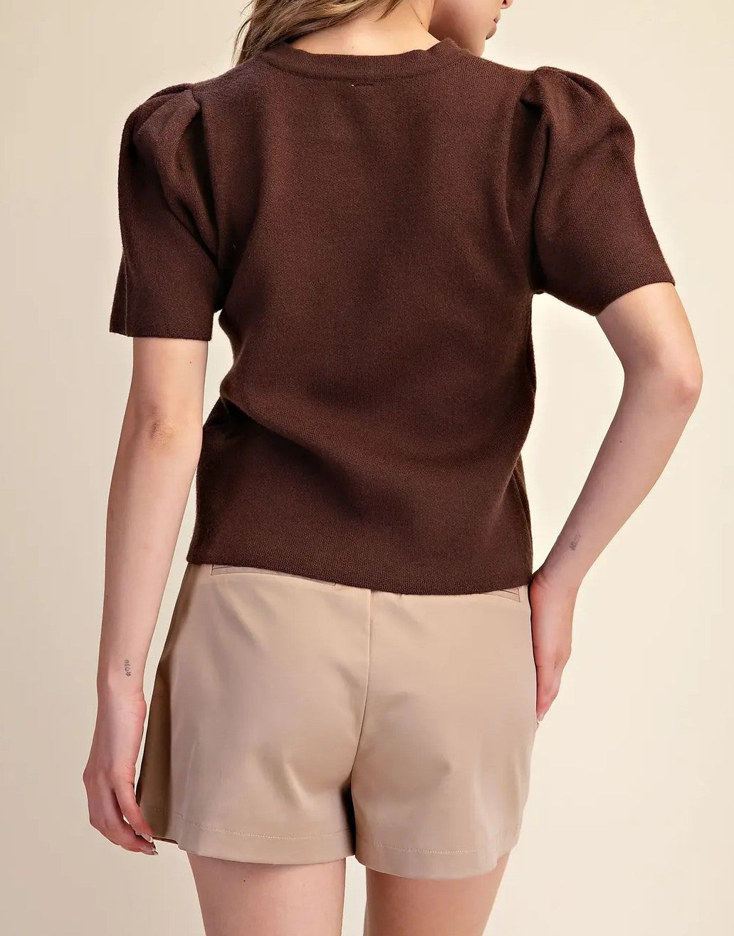 BROWN SHORT PUFF SLEEVE KNIT TOP