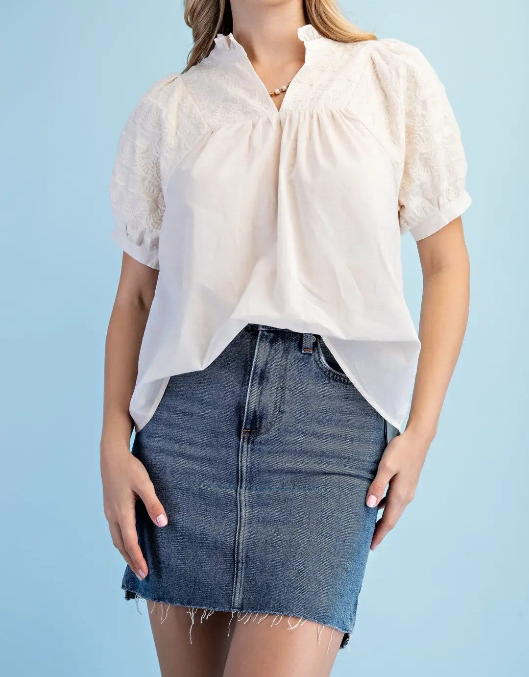 CREAM EMBROIDERY DETAILED VNECK SHORT PUFF SLEEVE TOP