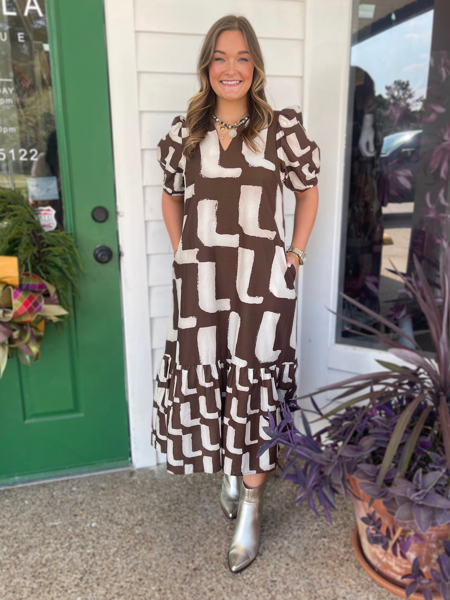 BROWN PRINTED SHORT PUFF SLEEVE RUFFLE HEM MIDI DRESS