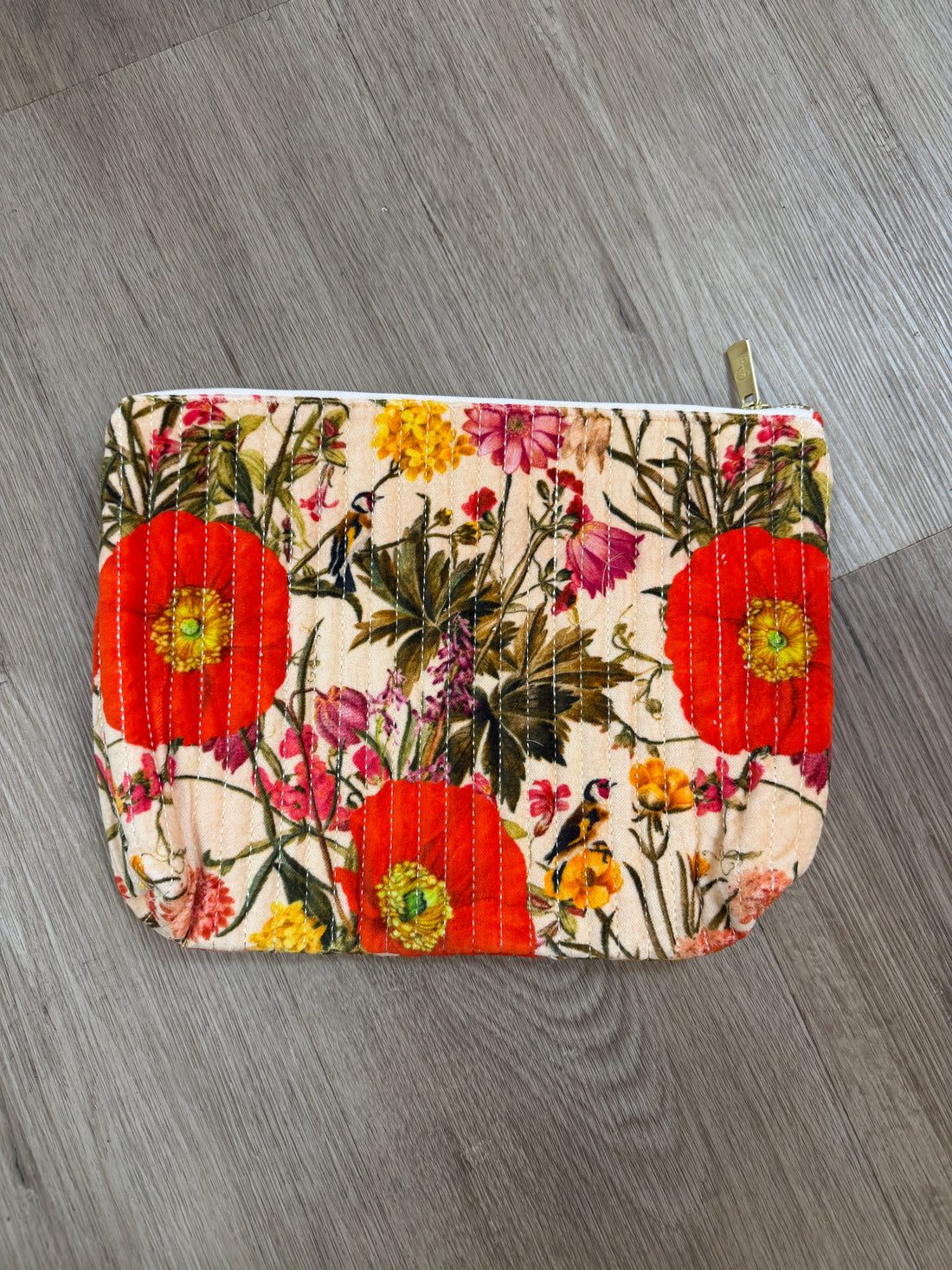 CREAM FINE FLOWERS QUILTED VELVET POUCH