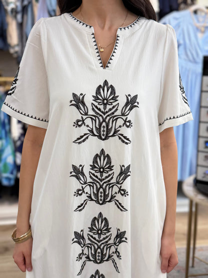 OFF WHITE/BLACK FLORAL EMBROIDERY GATHERED SHOULDER SHORT SLEEVE MIDI DRESS
