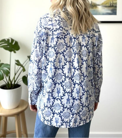 WHITE/ROYAL BLUE BEACH PRINT LONG SLEEVE BUTTON DOWN TOP