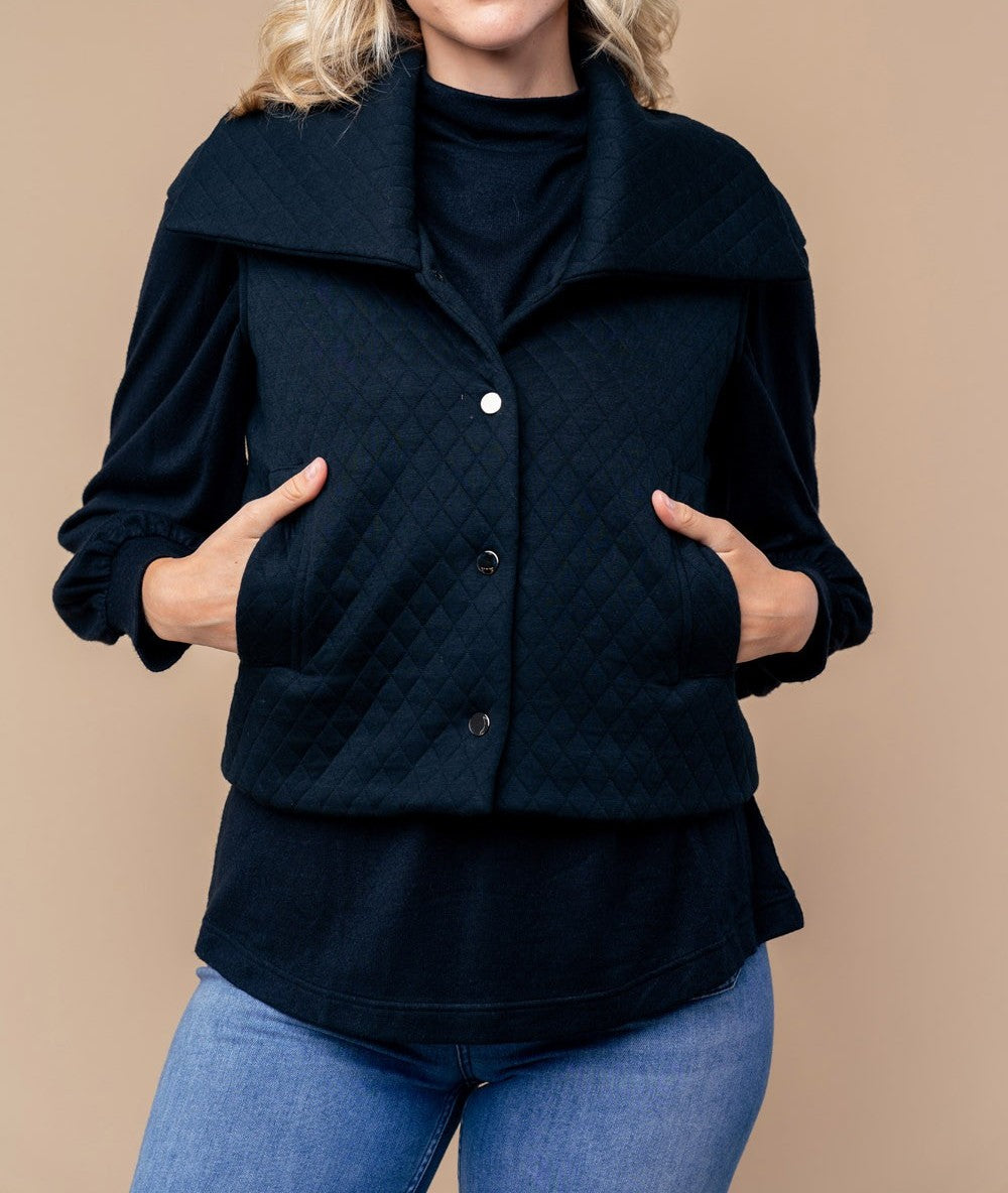 BLACK SLEEVELESS QUILTED SOLID KNIT VEST