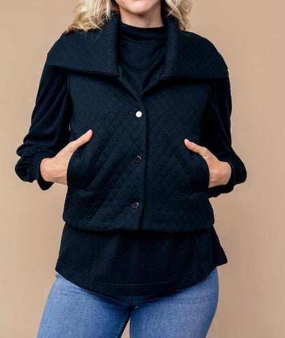 BLACK SLEEVELESS QUILTED SOLID KNIT VEST