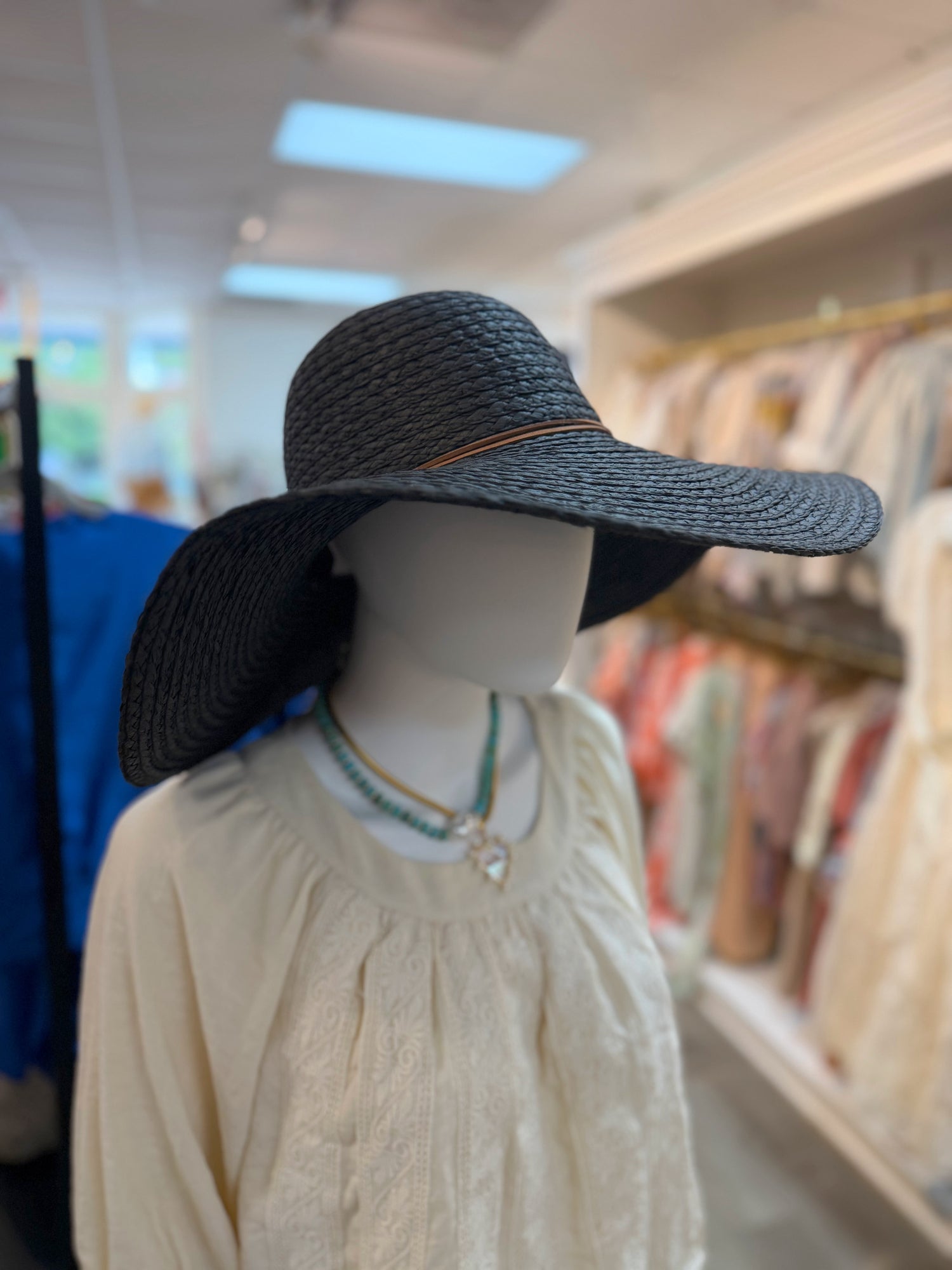 FLOPPY STRAW HAT