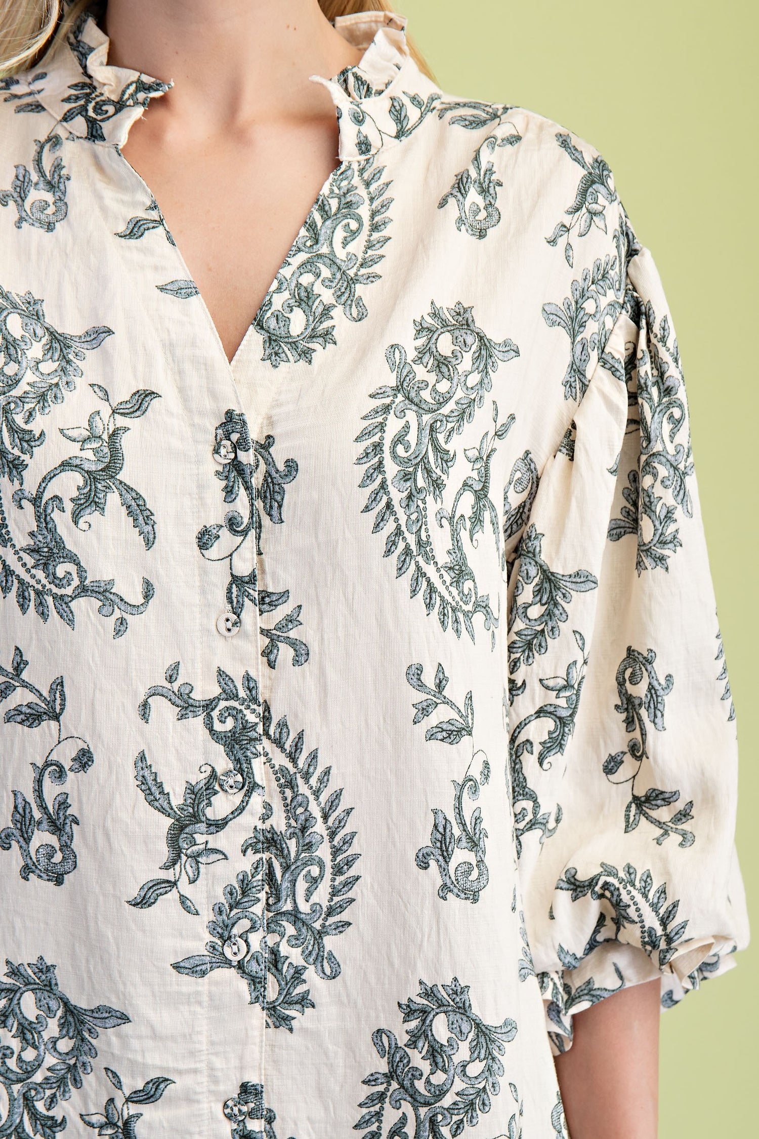 NAVY PRINTED BUTTON DOWN GATHERED SLEEVE TOP