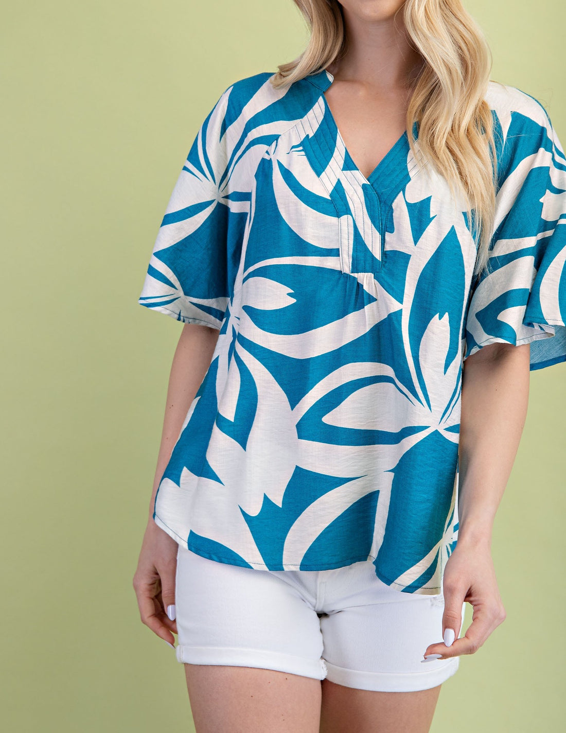 TURQUOISE MIX TROPICAL PRINT VNECK TOP
