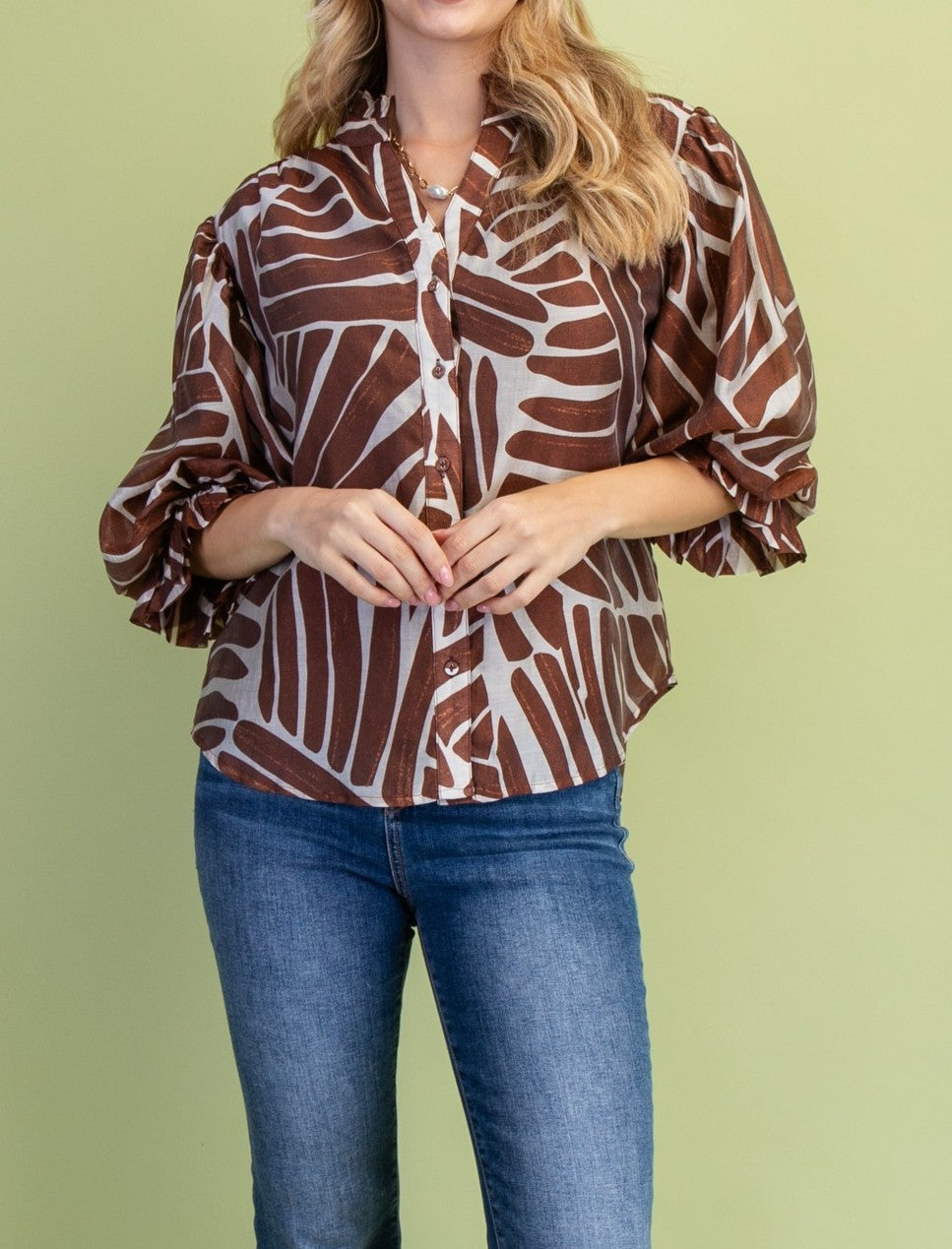 BURNT UMBER ABSTRACT PRINT BUTTON DOWN GATHERED SLEEVE TOP