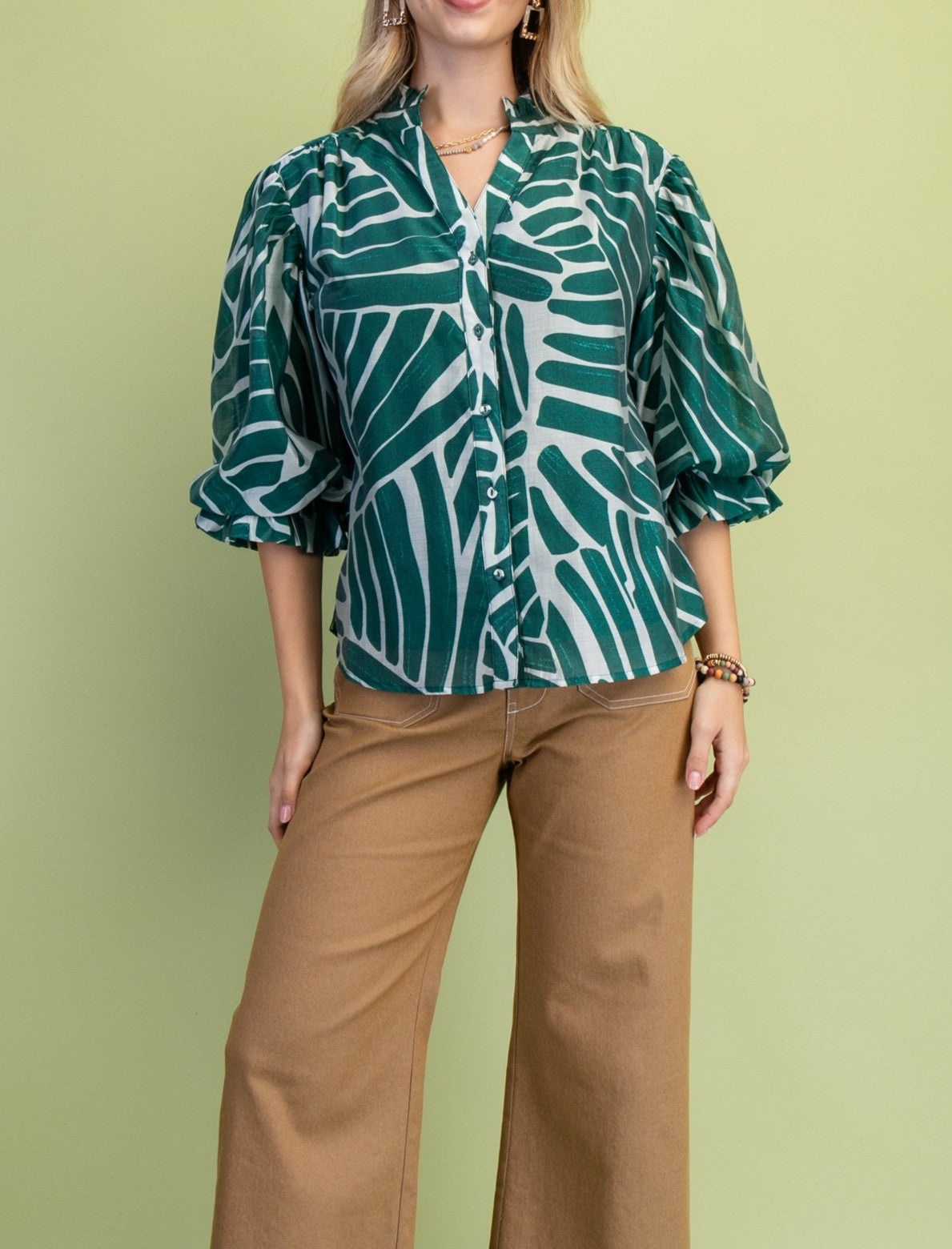 FOREST GREEN ABSTRACT PRINT BUTTON DOWN GATHERED SLEEVE TOP