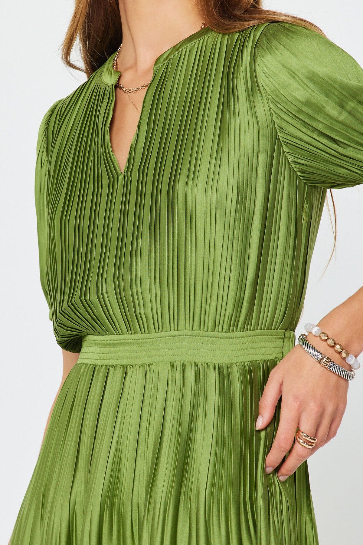 OLIVE PLEATED SPLIT NECK SHORT PUFF SLEEVE TIERED MAXI DRESS