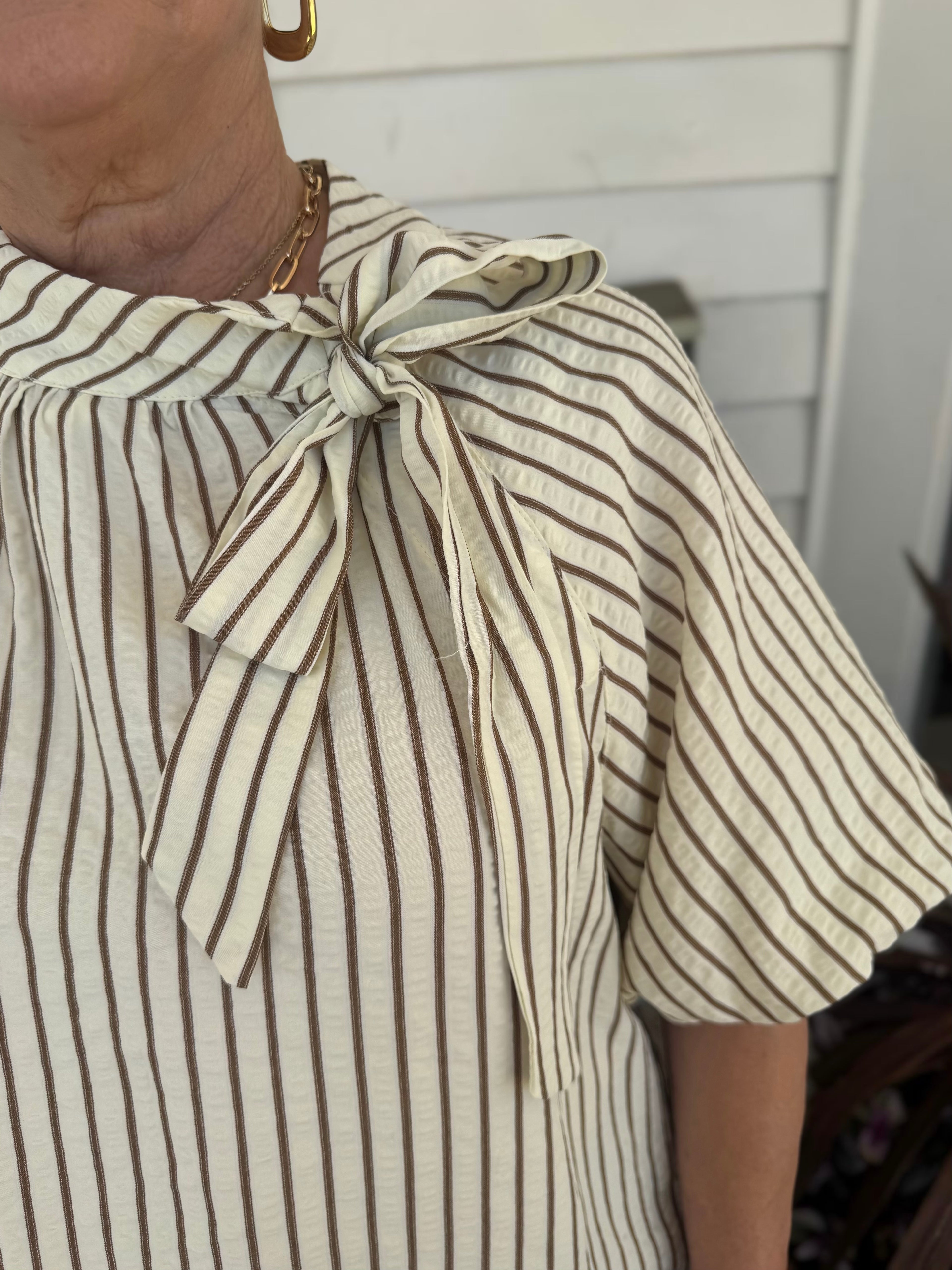 IVORY/BROWN STRIPE TIE KNOT PUFF SLEEVE TOP