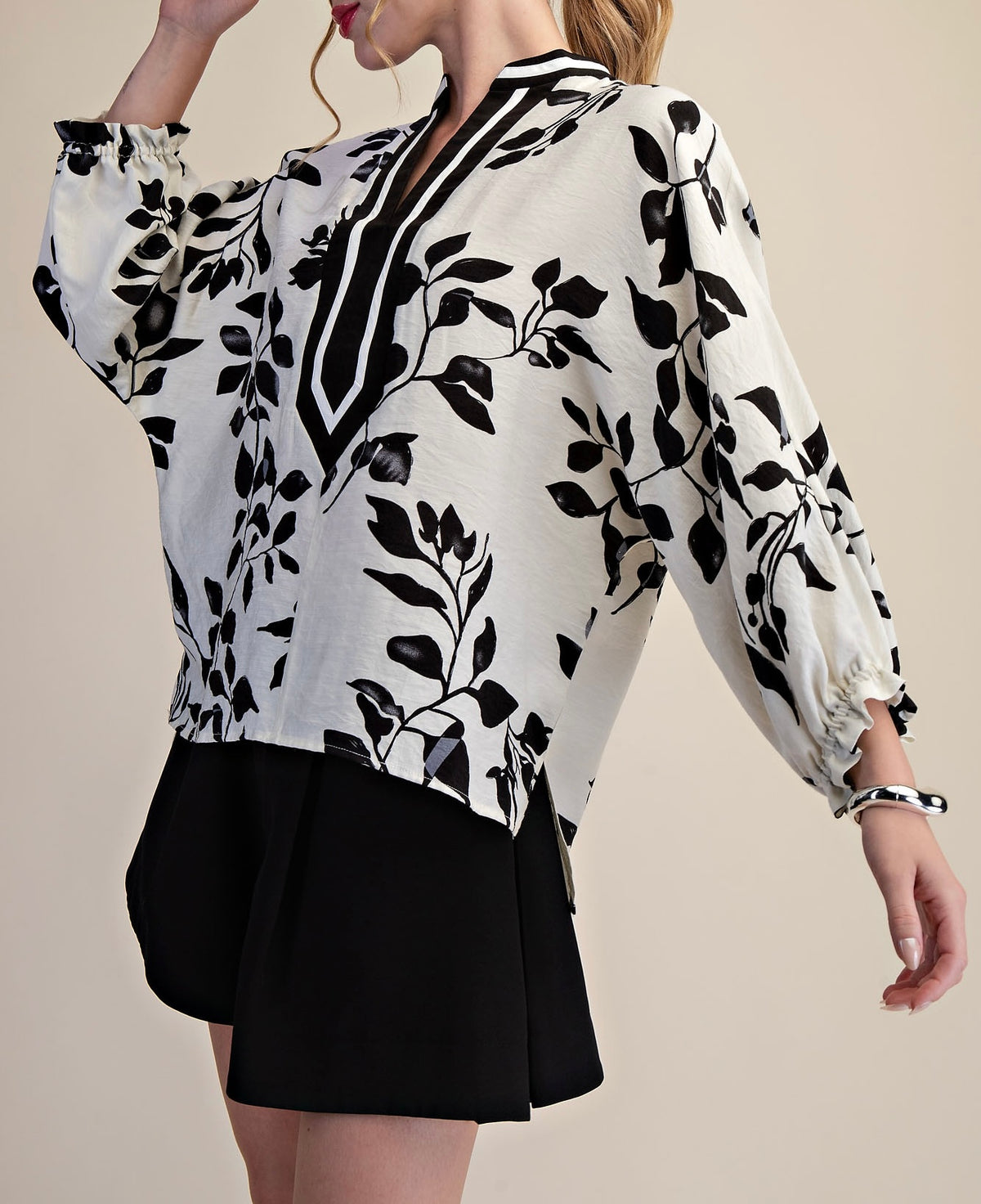BLACK PRINTED PLACKET TRIM VNECK PEASANT TOP