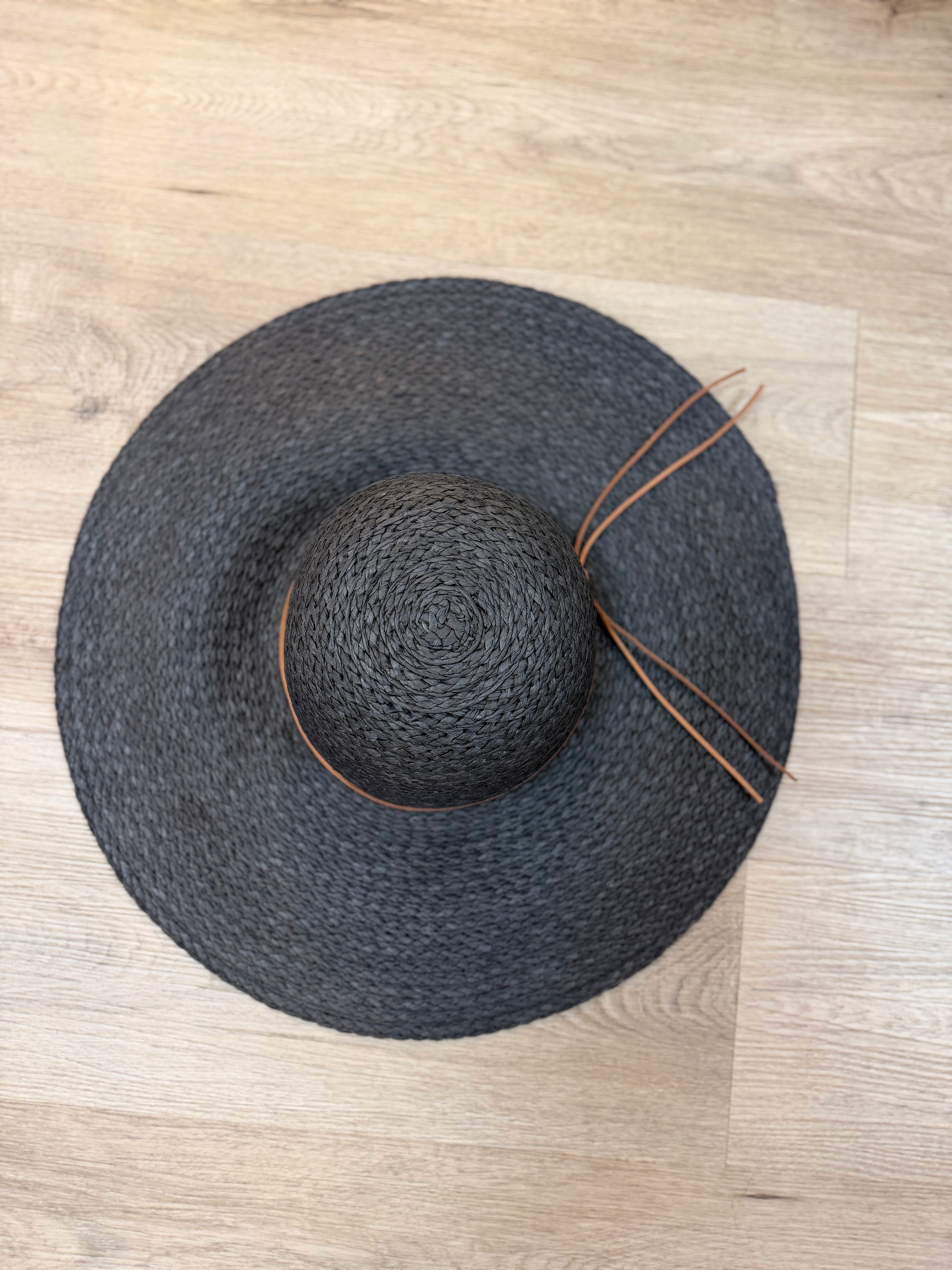 FLOPPY STRAW HAT