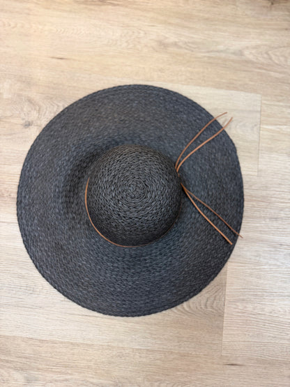 FLOPPY STRAW HAT