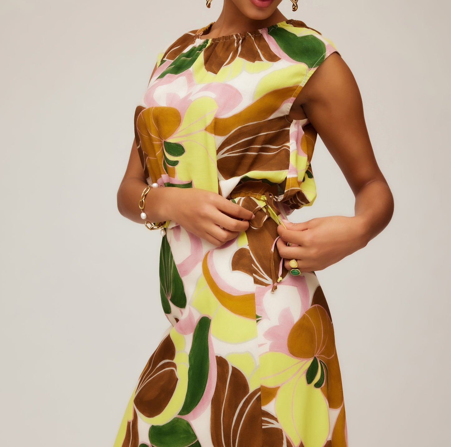 FLORAL PRINT SLEEVELESS SAMI TOP