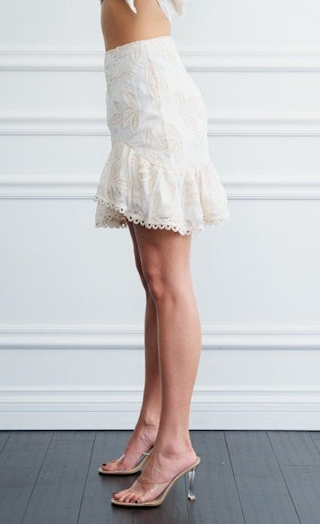 CREAM CROCHET EMBROIDERY RUFFLE KYKY MINI SKIRT