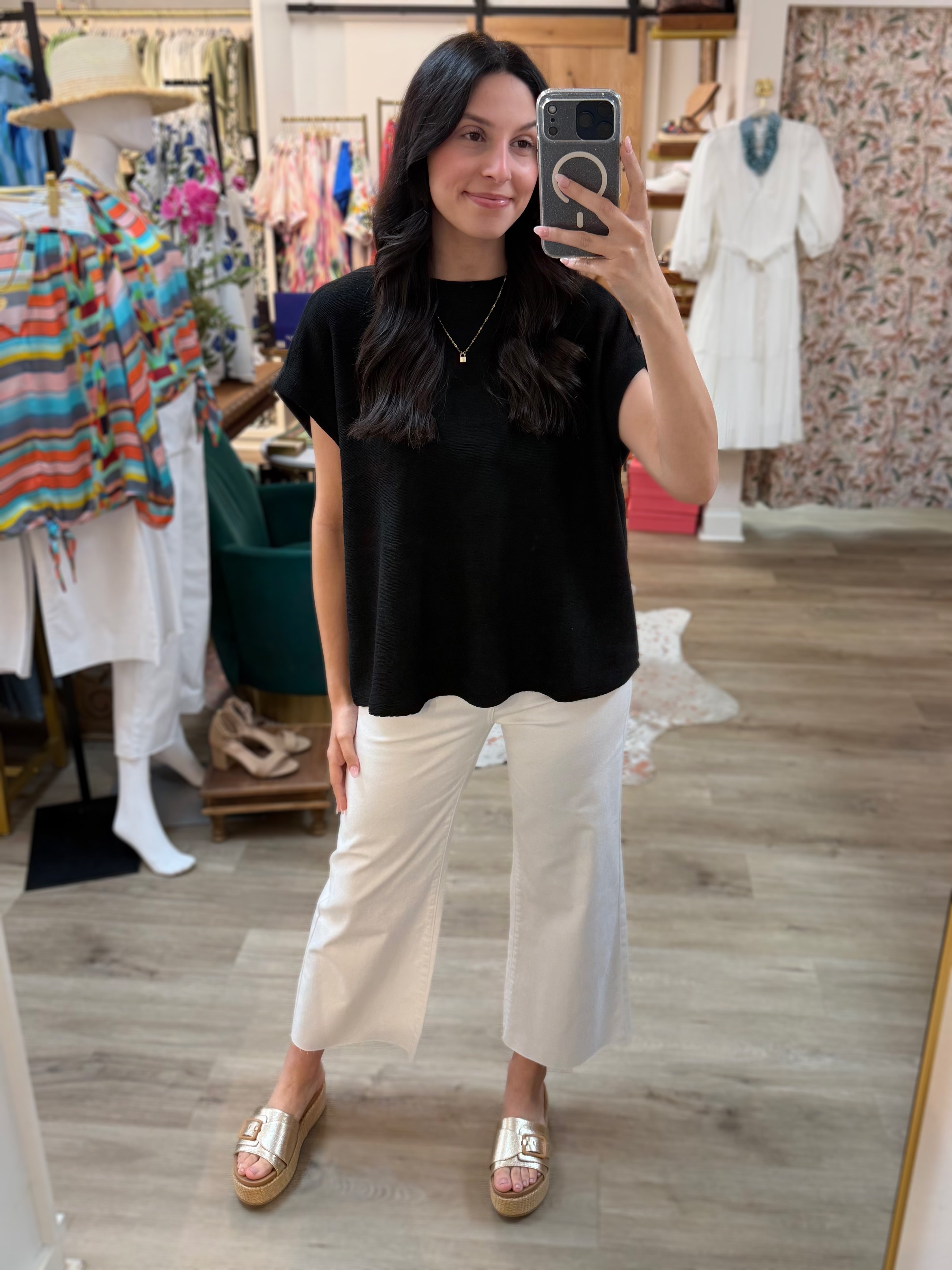 BLACK SOFT BRUSH FABRIC SHORT SLEEVE TOP