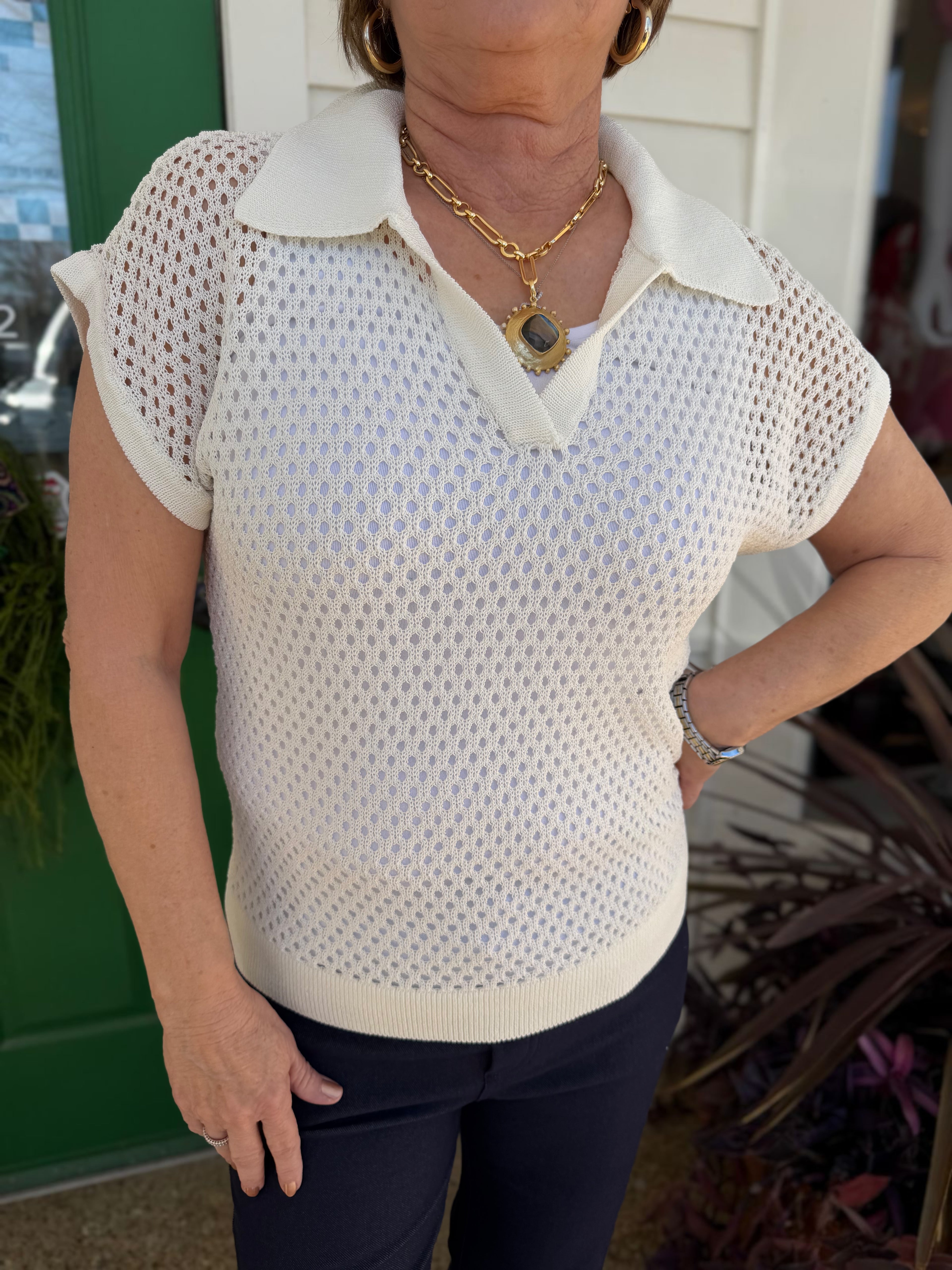 WHITE POLO STYLE OPEN KNIT TOP