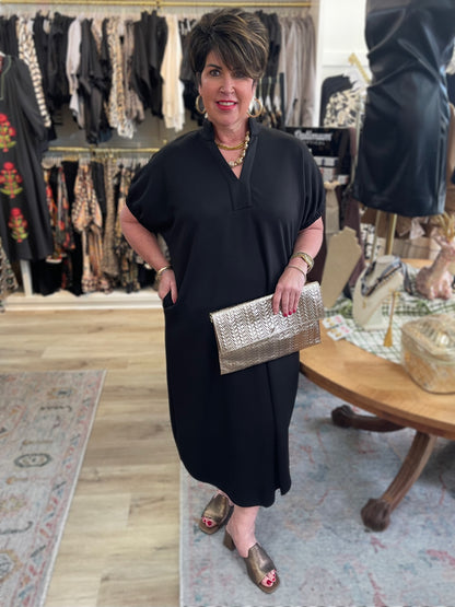 BLACK SOLID SHORT SLEEVE VNECK MIDI DRESS