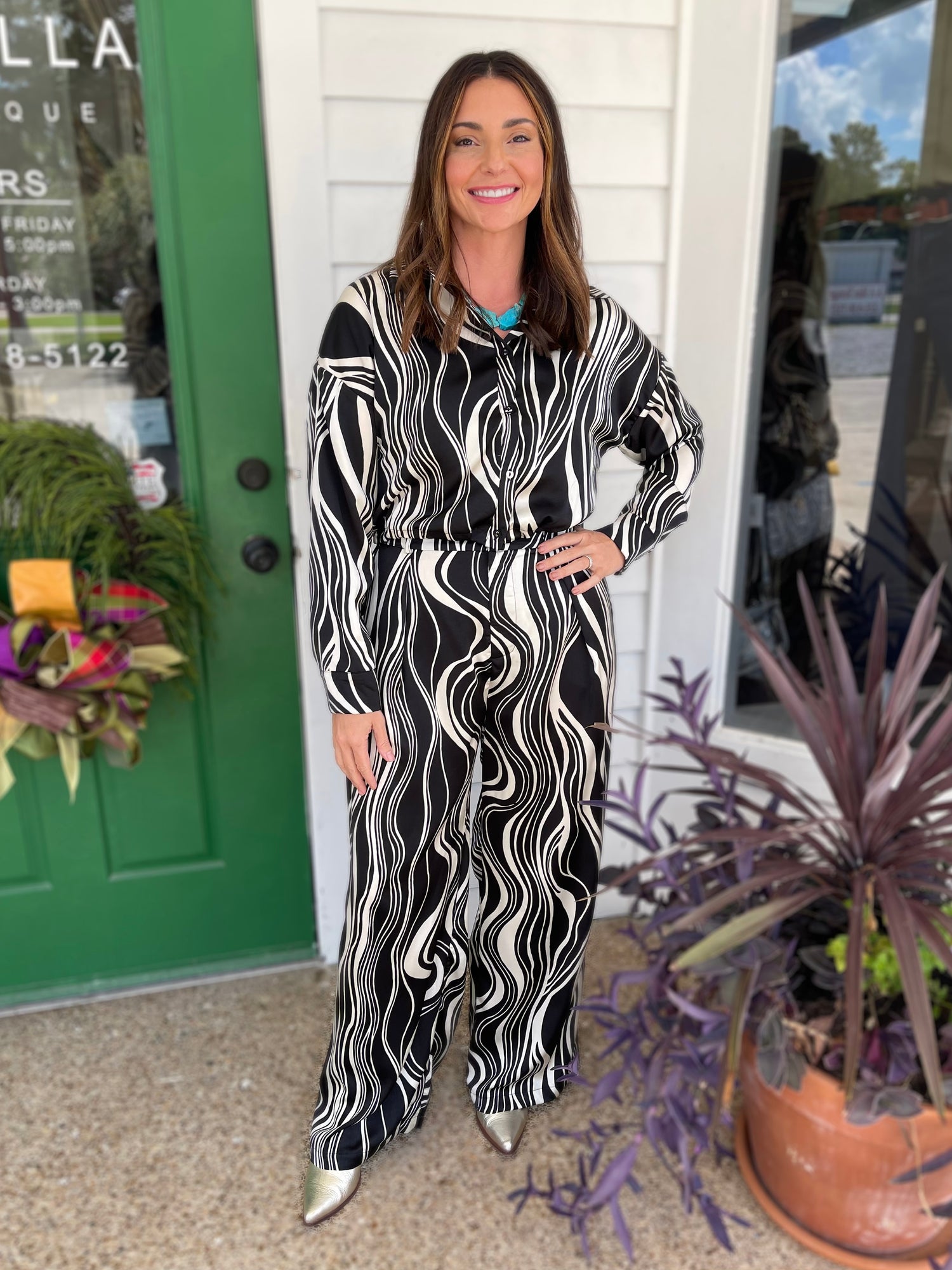 BLACK/IVORY PRINT BUTTON-DOWN ELASTIC HEM LONG SLEEVE SHIRT