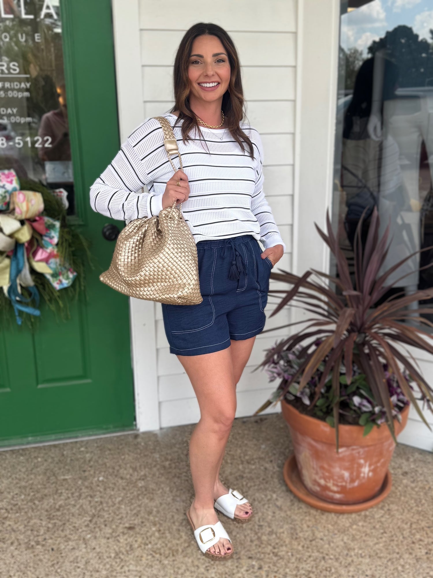 NAVY CRINKLE FABRIC CONTRAST STITCH ELASTIC WAIST SHORTS