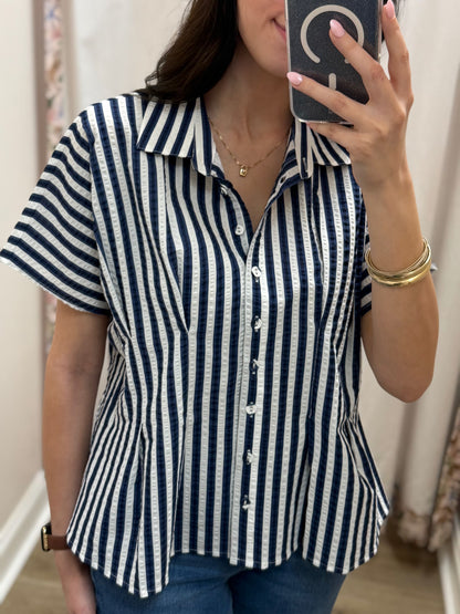 BLUE STRIPE SEERSUCKER PRINT BUTTON UP SHORT SLEEVE TOP